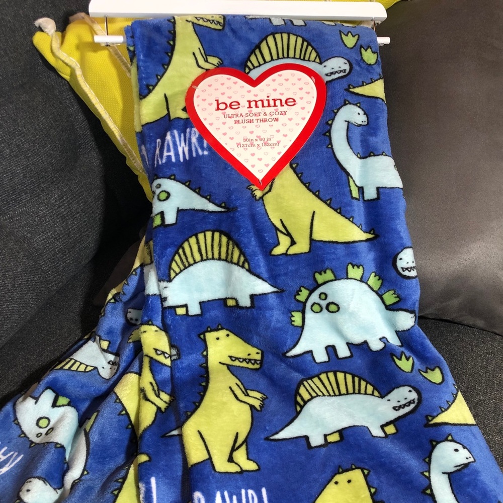 ‼️PRICE DROP‼️ NWT Be Mine Ultra Soft & Cozy Plush Throw.